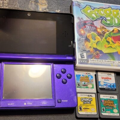 Nintendo 3DS in Purple with games