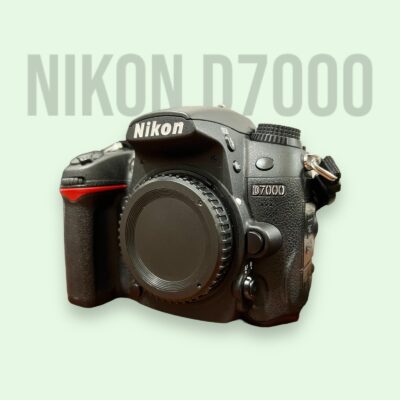 Nikon d7000 DSLR Camera (Body Only) w/ camera bag