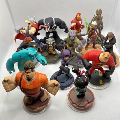 14 Disney infinity figures