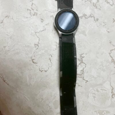 LIKE NEW Samsung galaxy smart watch