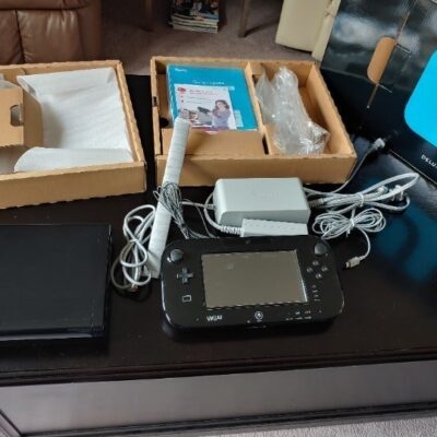 Nintendo Wii U 32GB Black Console Deluxe Set Complete in Box