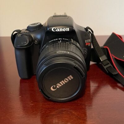 Canon Rebel T3 EOS 1100D. No box or memory card. Like New. Barely used.