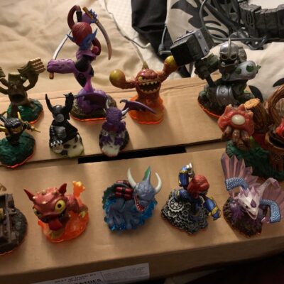 Skylanders bundle Lot W/ Portal (Xbox 360)