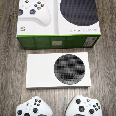 XBOX Series S Digital edition 512 GB w/ 2 controllers