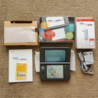 New Nintendo 3DS XL in Black CIB w/Charger In Box