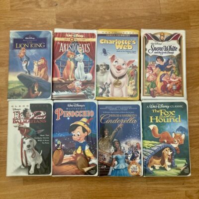 Lot of 8 VHS movies: classic Disney and Paramount films for children/collectors