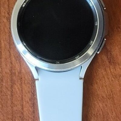 Samsung Galaxy Watch 4 Classic 46mm (LTE) Unlocked – Silver w/ charger