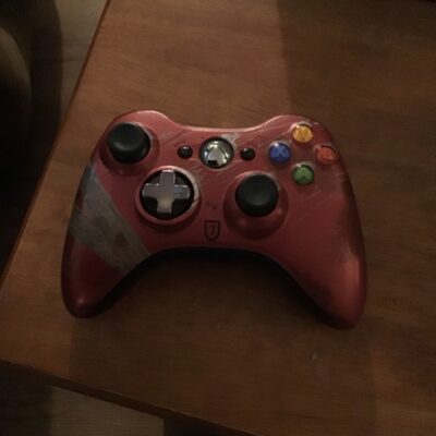 Limited Edition Tom Raider Xbox 360 controller